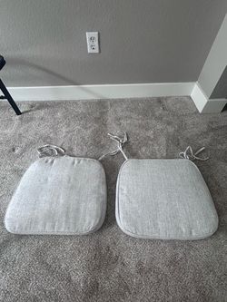 White/gray cushion set