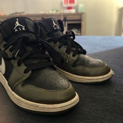 Jordan 1 Boys Size 4Y 