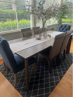 Dining Room Table & Chairs