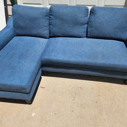 *FREE DELIVERY* Gorgeous Sectional Couch
