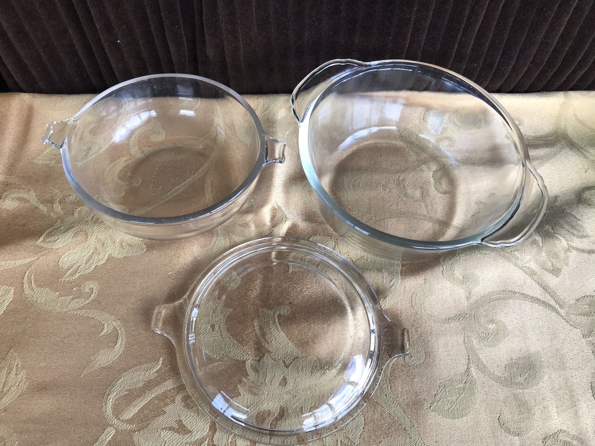 Clear Pyrex bowls 1 lid