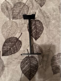 Black Metal Headphone Stand