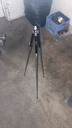 Targus 5 Ft Tripod 20$