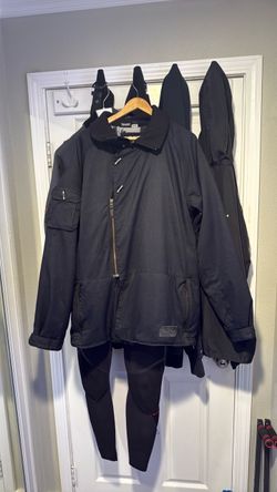 Black on black Oakley snow jacket!! Men’s sz m/L