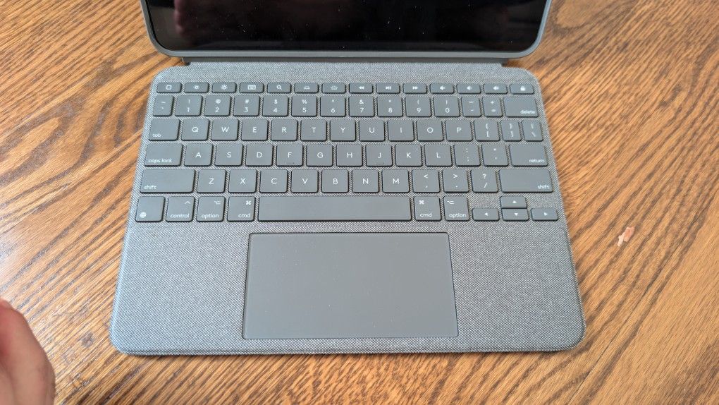 Logitech Combo Touch Magic Keyboard 11" for Ipad Air M2, M3 and 5th gen