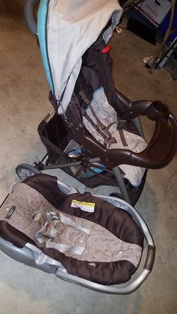 Gracie carseat base and stroller