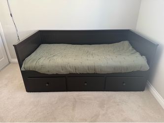 Twin daybed- extends to king