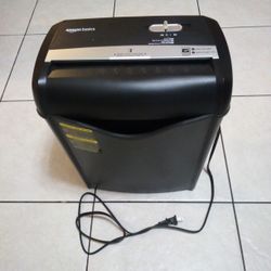 Amazon Basics Paper Shredder