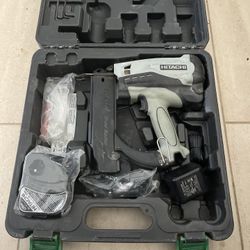 Hitachi NT65GS 2-1/2" Gas Powered 16-Gauge Straight Finish Nailer
