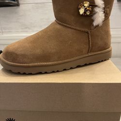 UGG Mini Bailey Button Gem (New In Box)