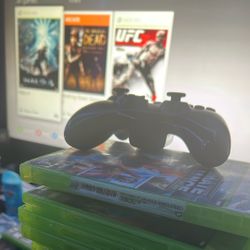 XBOX 360 Console +Games And 2 Controllers 