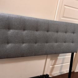 Moving Sale! Queen Bed set- Like new 