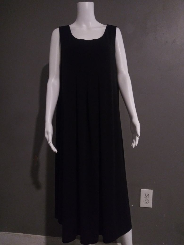 ***WOMEN'S XXL BLACK DRESS!***