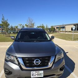 2017 Nissan Pathfinder SV 4WD  – Backup Cam – New Tires – Clean Title