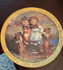 MI Hummel Sisters plate collection
