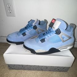 Jordan 4 UNC