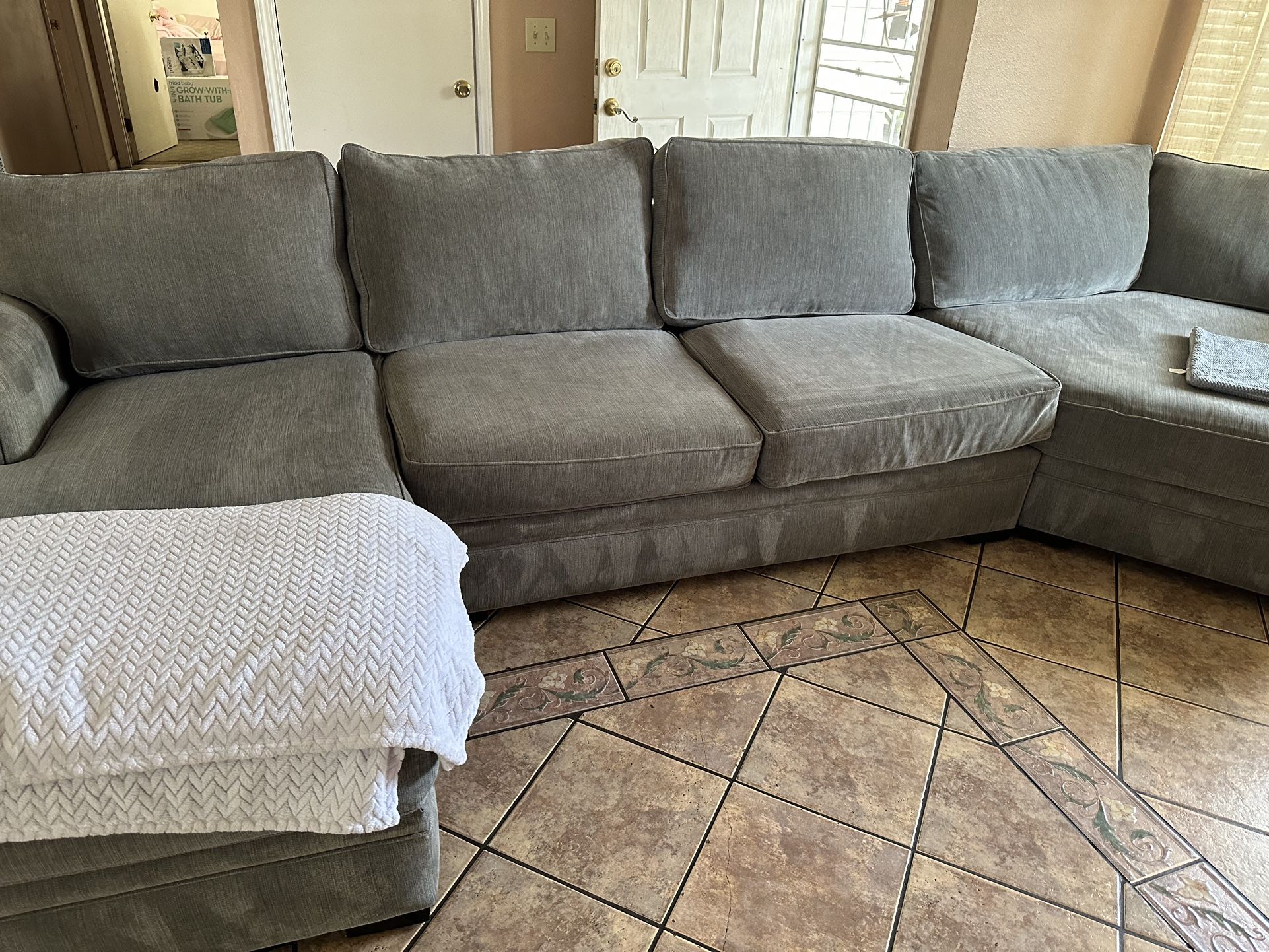 Gray Sectional Couch With Sleeper