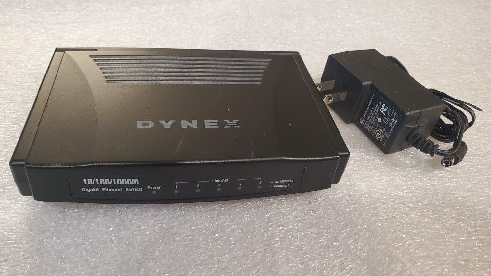 Dynex DX-GB5PRT 5 Port 1GB Gigabit Ethernet Switch