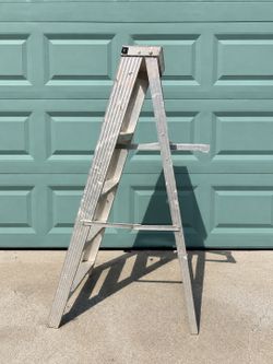 6-foot aluminum stepladder