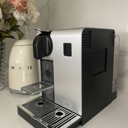 Nespresso Delonghi Lattissima Pro Espresso Machine