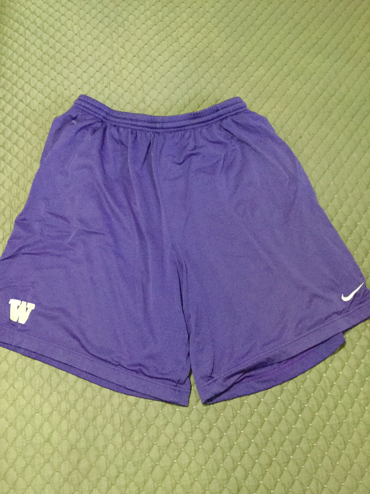 UW Nike Team basketball shorts
