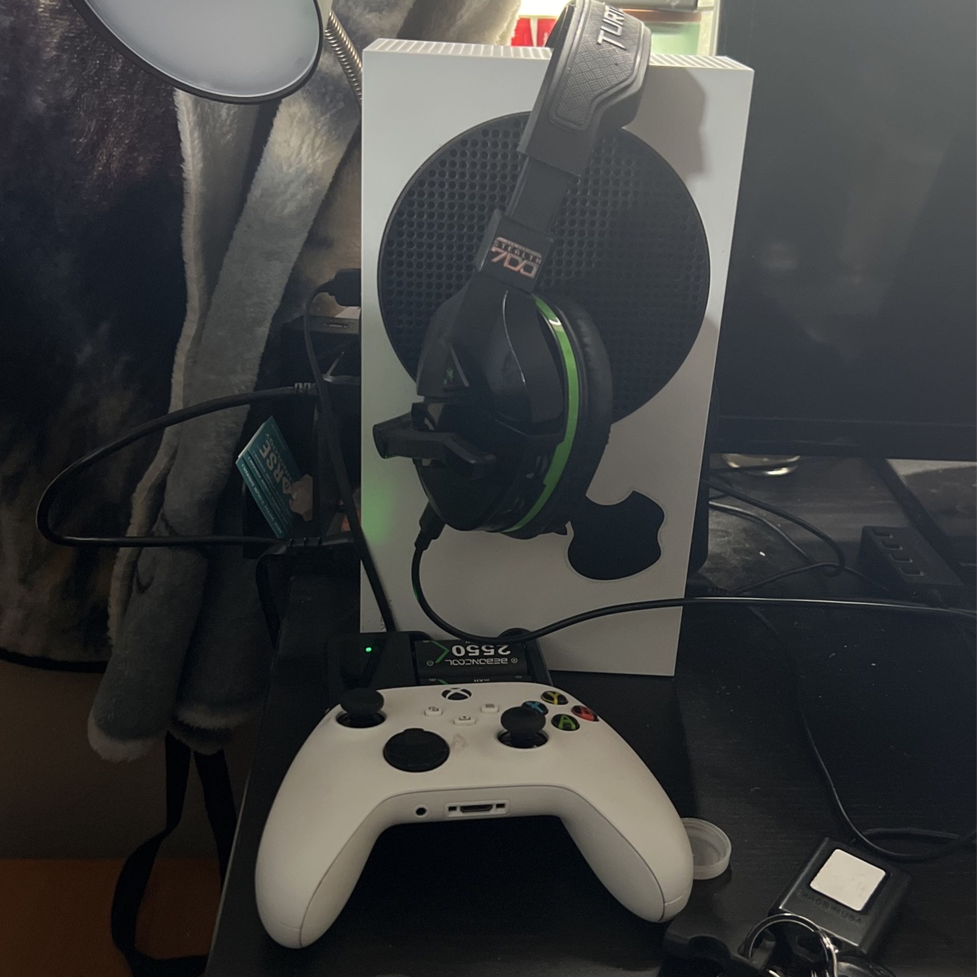 Xbox Series S Plus Turtle Beach Stealth 700 Wireless Headphones