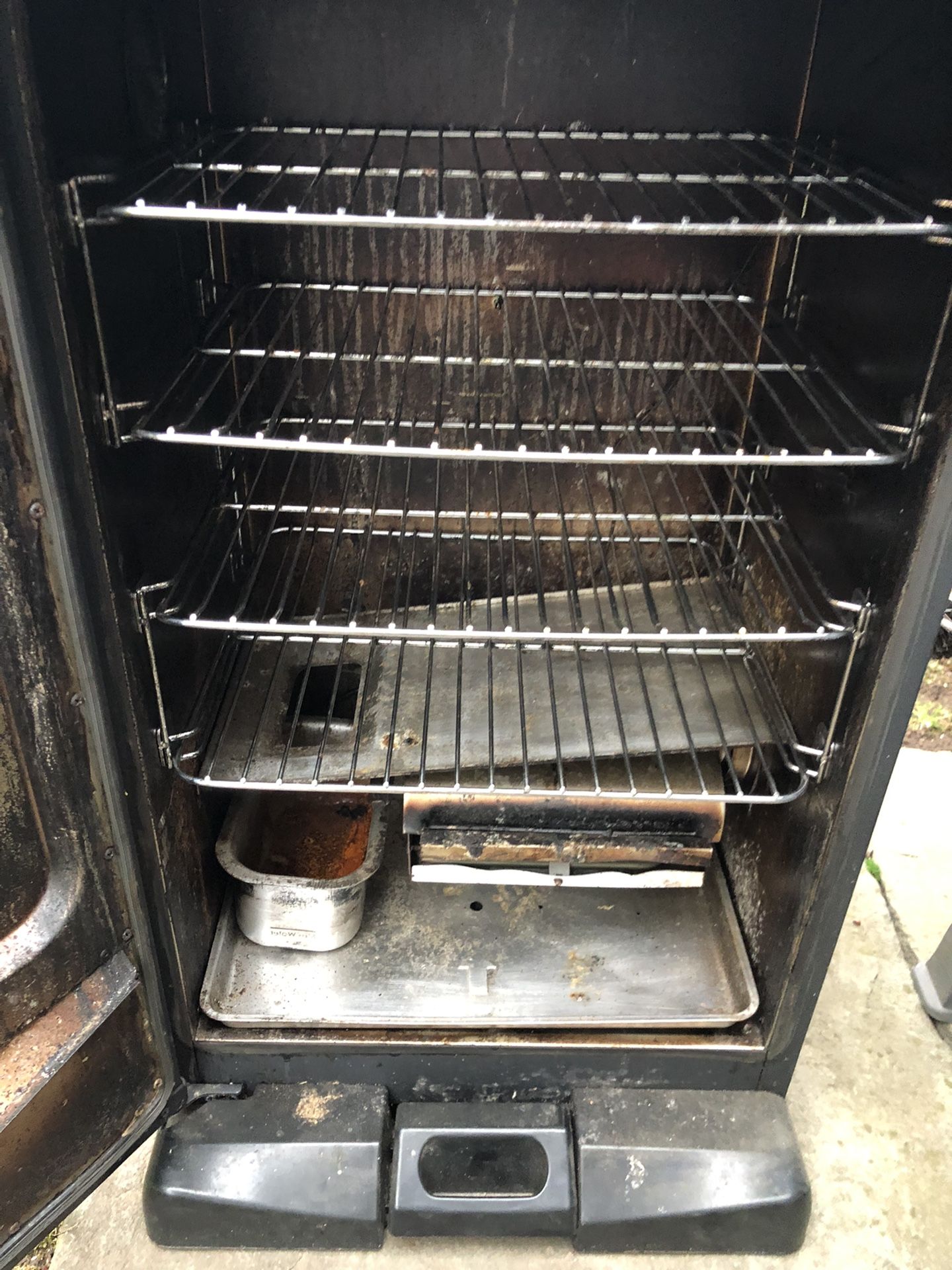 Masterbuilt Electric Smoker Stand for Sale in Visalia, CA - OfferUp