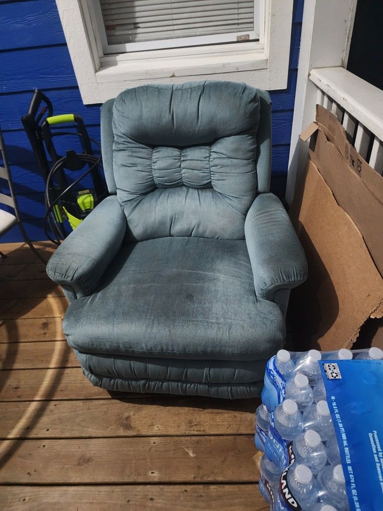 reclining seat for the living room or for Porsche or the terrace