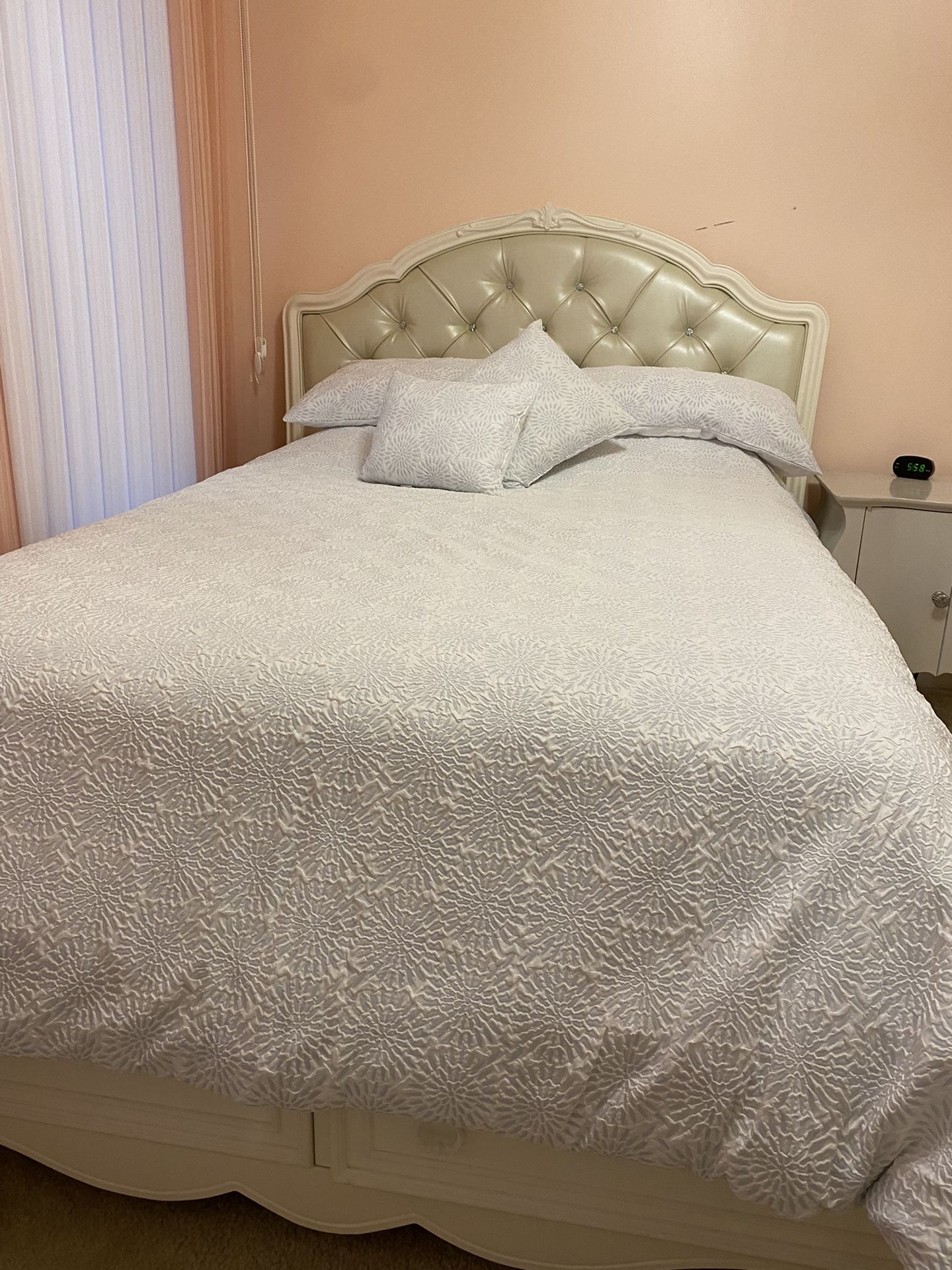 Full Size Bed & Night Stand