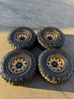 FINANCING AVAILABLE KMC Tank 17” Beadlocks with 33” Nitto Trail Grappler MT Tires 6x5.5 Toyota Chevy GMC 6x5.5