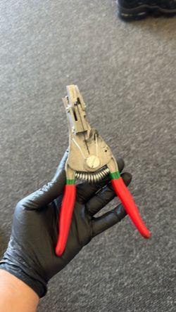 Air line removal tool