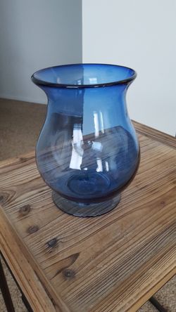 Blue vase, like new