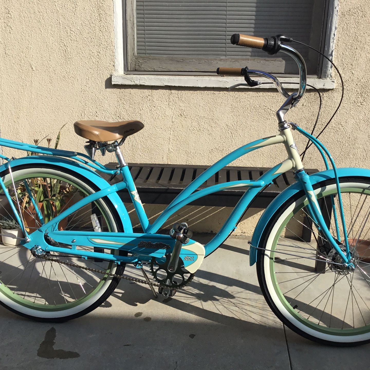 Ladies Electra Super Deluxe 3i Beach Cruiser ** Excellent