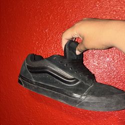 ALL BLACK KNU SKOOL VANS