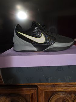 NIKE JA 2 - SIZE 10 MEN'S