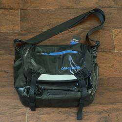 Patagonia Black Hole 12L Mini Messenger Bag