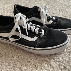 Vans Classic Shoe Size W 7.5/ M 6 EUC