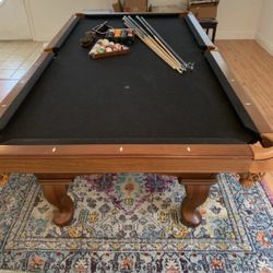 Beautiful Olhausen 8’ pool table 