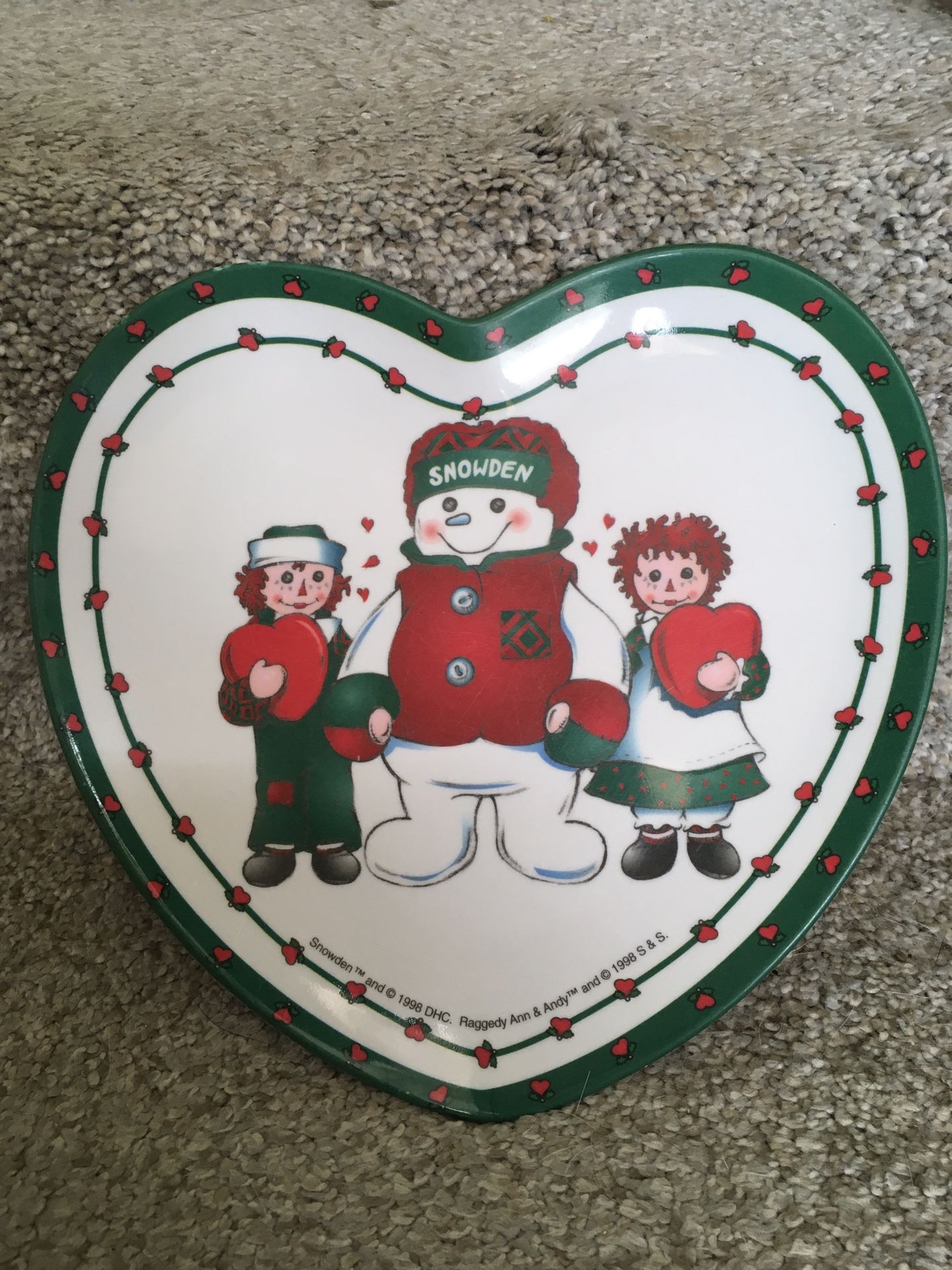Vintage 1998 Snowden Raggedy Ann & Andy Heart Shaped plastic Plate