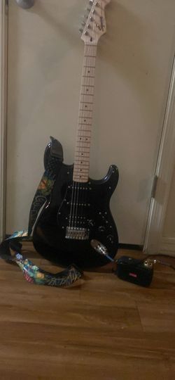 Squier Sonic Stratocaster HSS With Mini Amp Power Grid