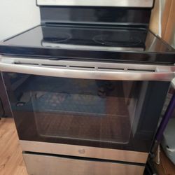 GE Electric Oven Stove - Light Use