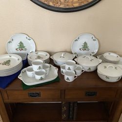 Holiday Hostess Christmas Tree 22k Gold Diner Set