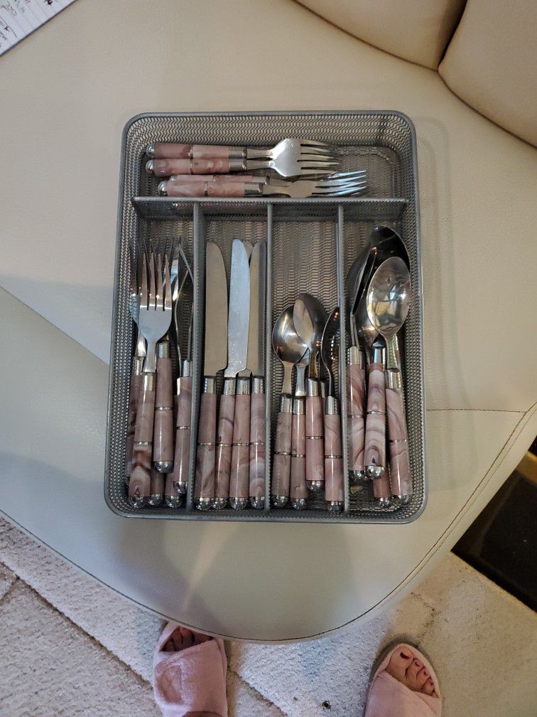 Cutlery Drawer Divider With Cutlery