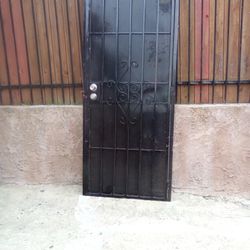 Puertas De Metal Para Casa Reforzadas Sencillas 30 Por 80 34 * 80 $36 Por 80 38 * 80 Este De Los Ángeles