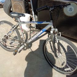 Schwinn 10 Speed Mountain Bike