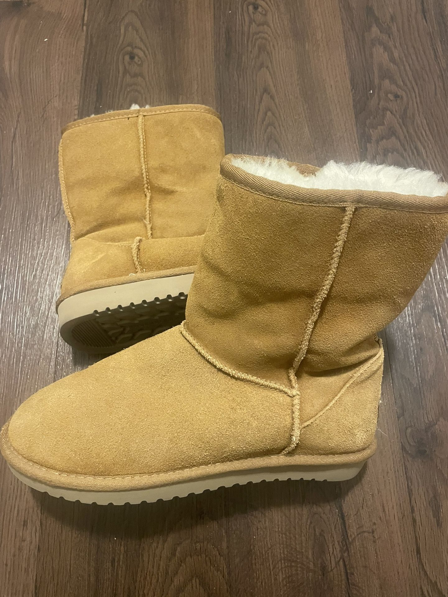 Like New Woman’s Boots UGG, Size 9