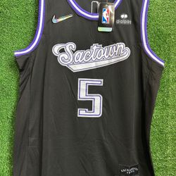 DE’AARON FOX SACRAMENTO KINGS  NIKE JERSEY BRAND NEW WITH TAGS SIZES MEDIUM, LARGE AND XL AVAILABLE 