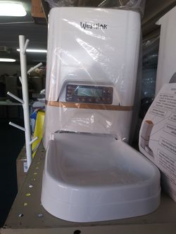 Automatic pet feeder brand new