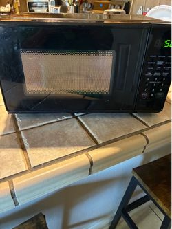Mainstays 0.7 ft. Countertop Microwave Oven, 700 Watts, Black.