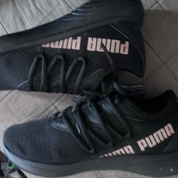 Pumas Women Shoes Size9 And A Half 